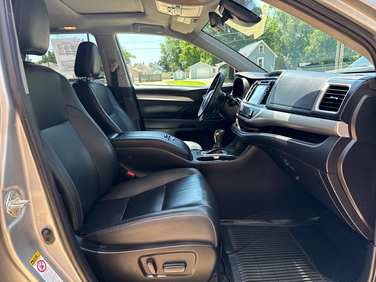 Toyota Highlander XLE AWD V6 2019