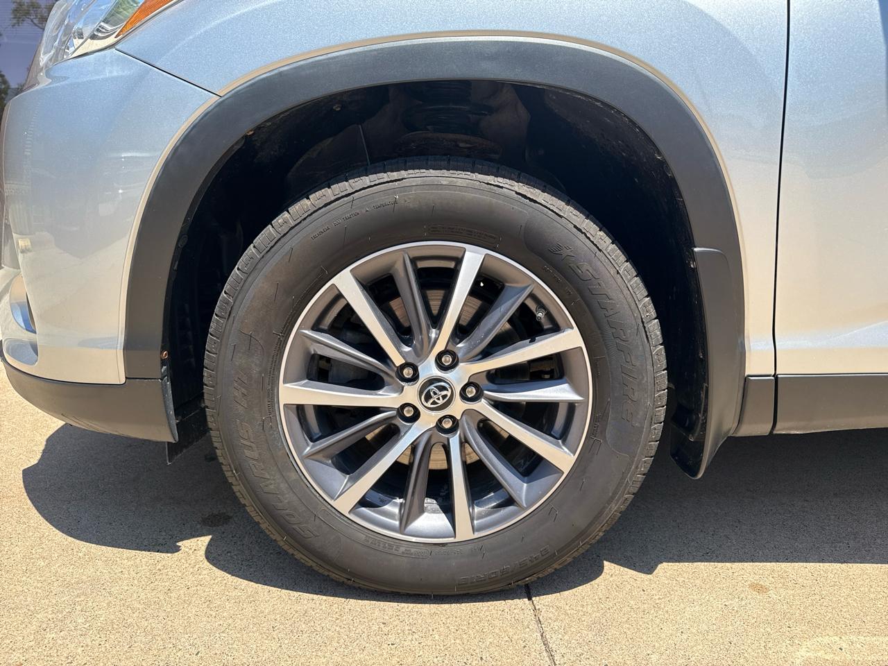 Toyota Highlander XLE AWD V6 2019