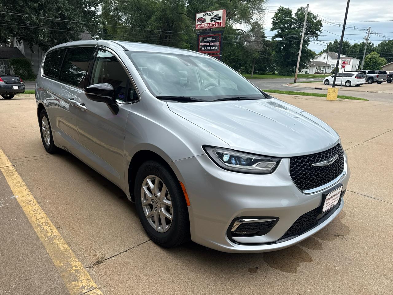 Chrysler Pacifica Touring L 2024