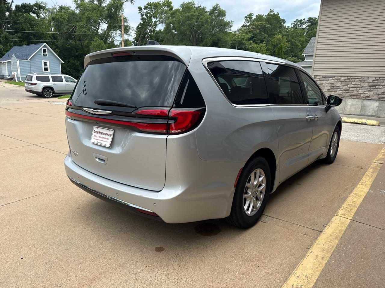 Chrysler Pacifica Touring L 2024