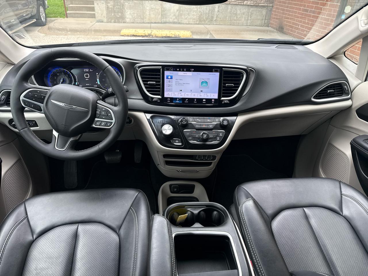 Chrysler Pacifica Touring L 2024