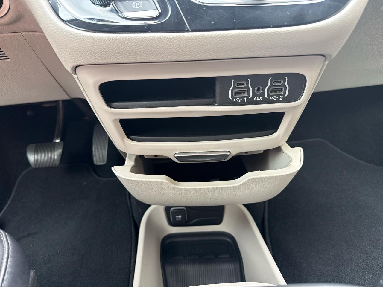 Chrysler Pacifica Touring L 2024