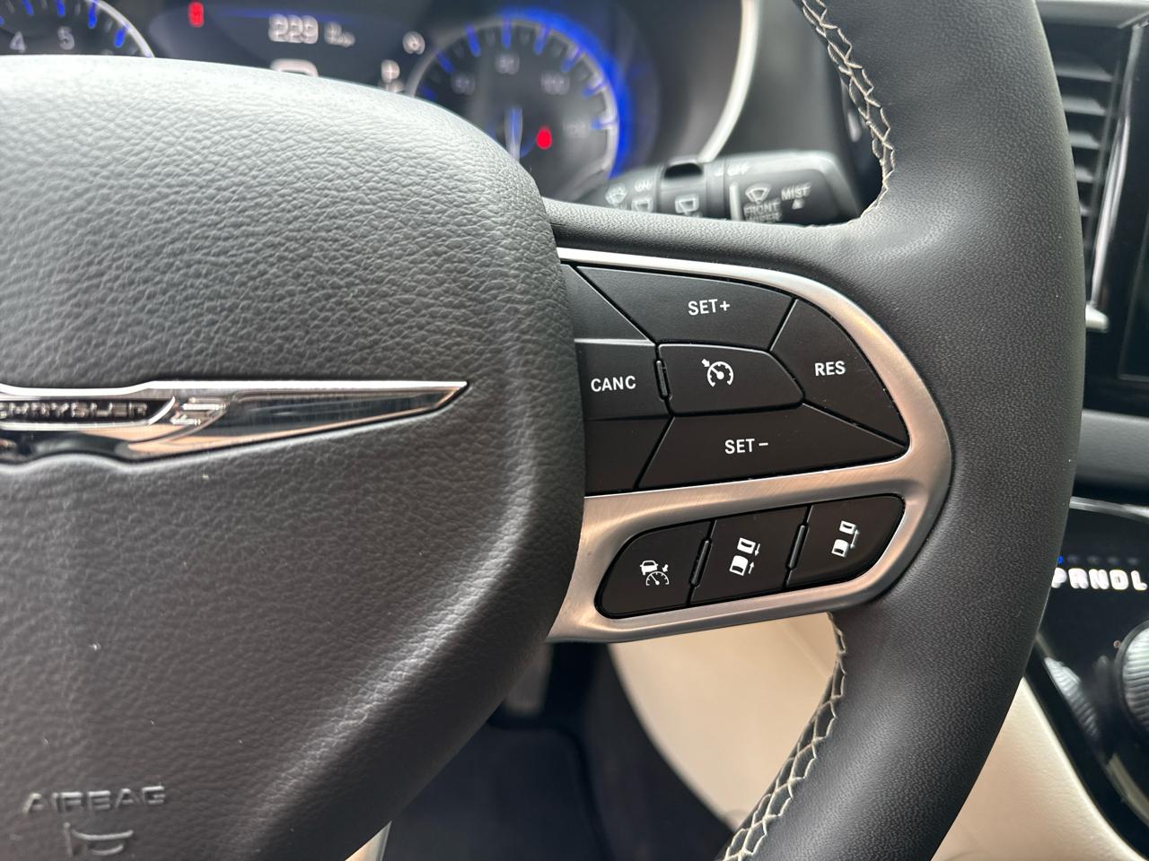 Chrysler Pacifica Touring L 2024