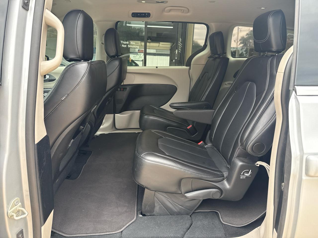 Chrysler Pacifica Touring L 2024