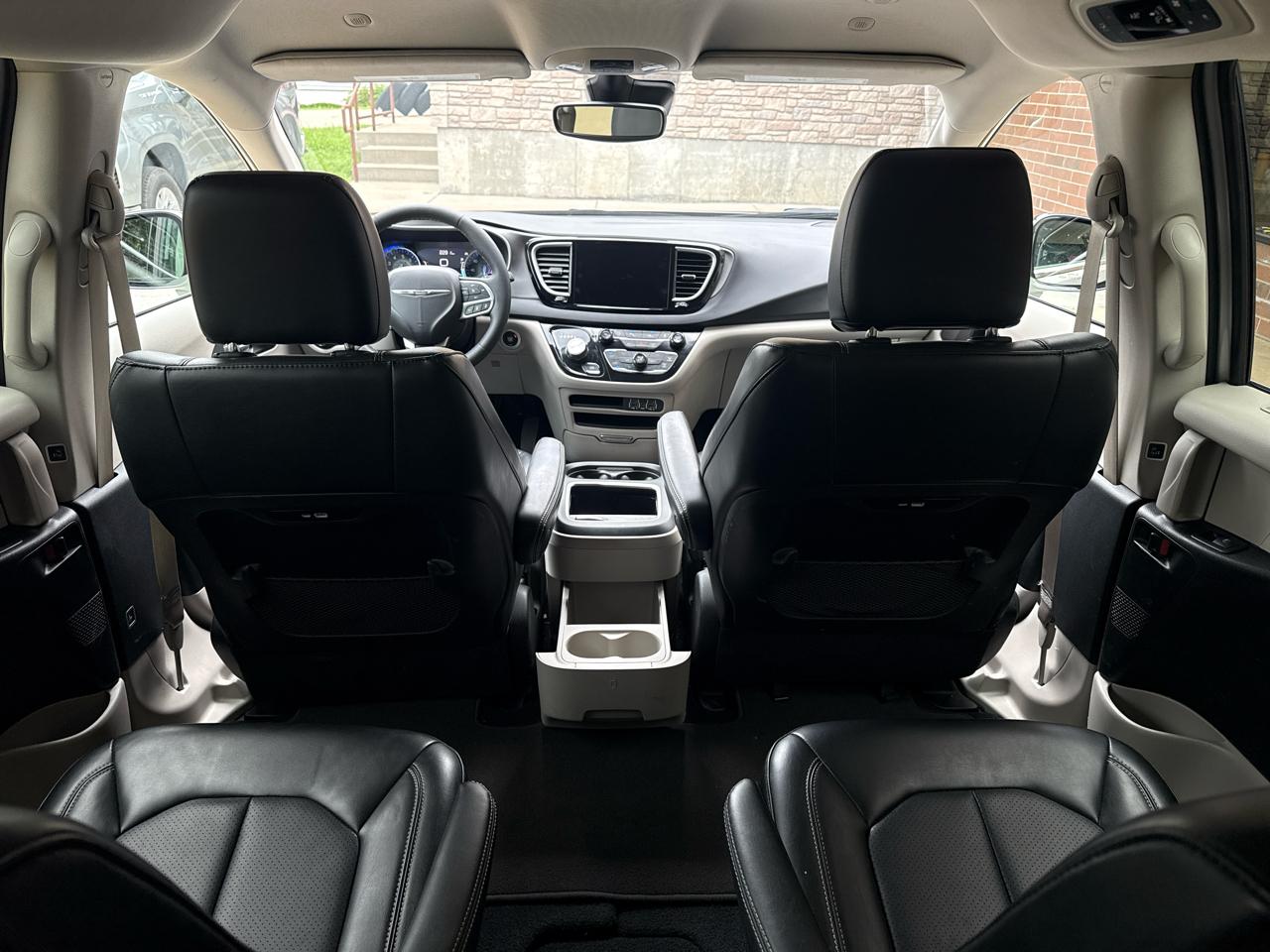 Chrysler Pacifica Touring L 2024