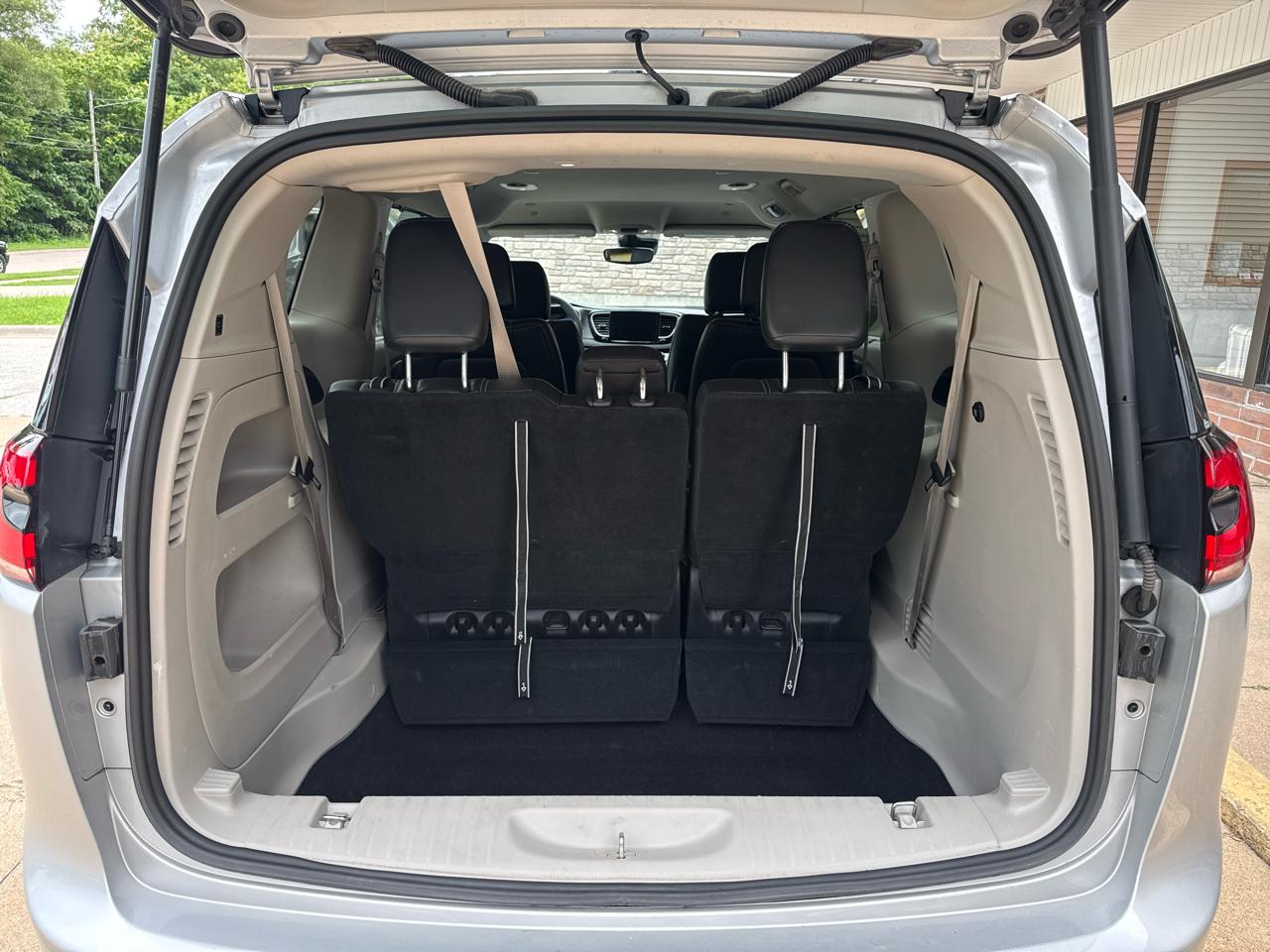 Chrysler Pacifica Touring L 2024