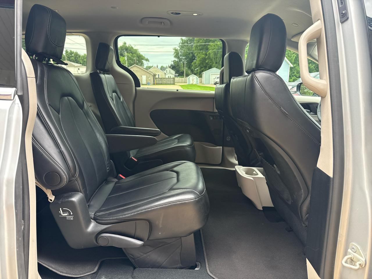 Chrysler Pacifica Touring L 2024