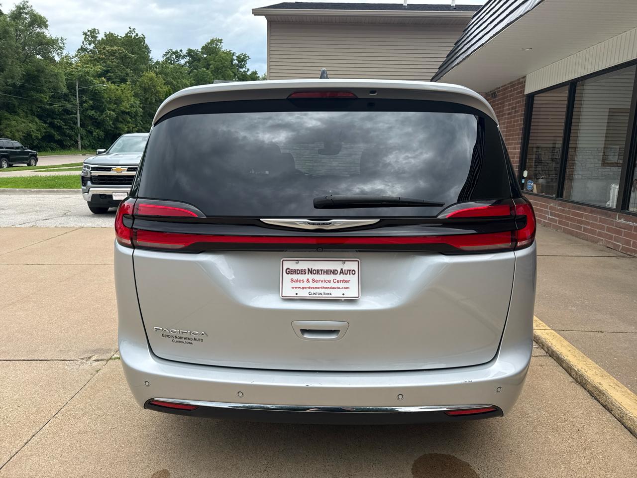 Chrysler Pacifica Touring L 2024