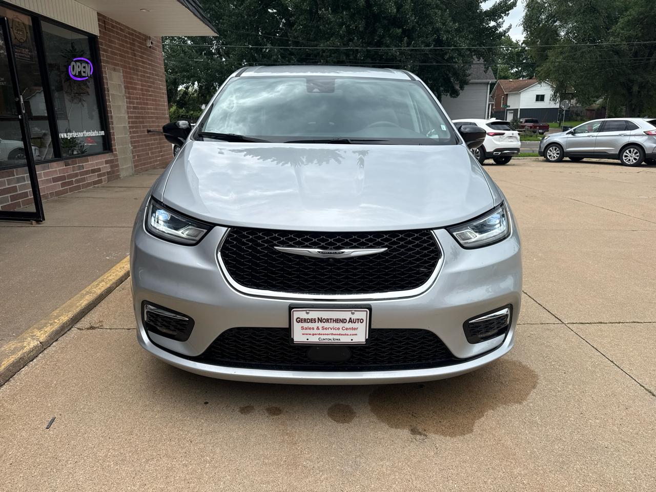 Chrysler Pacifica Touring L 2024