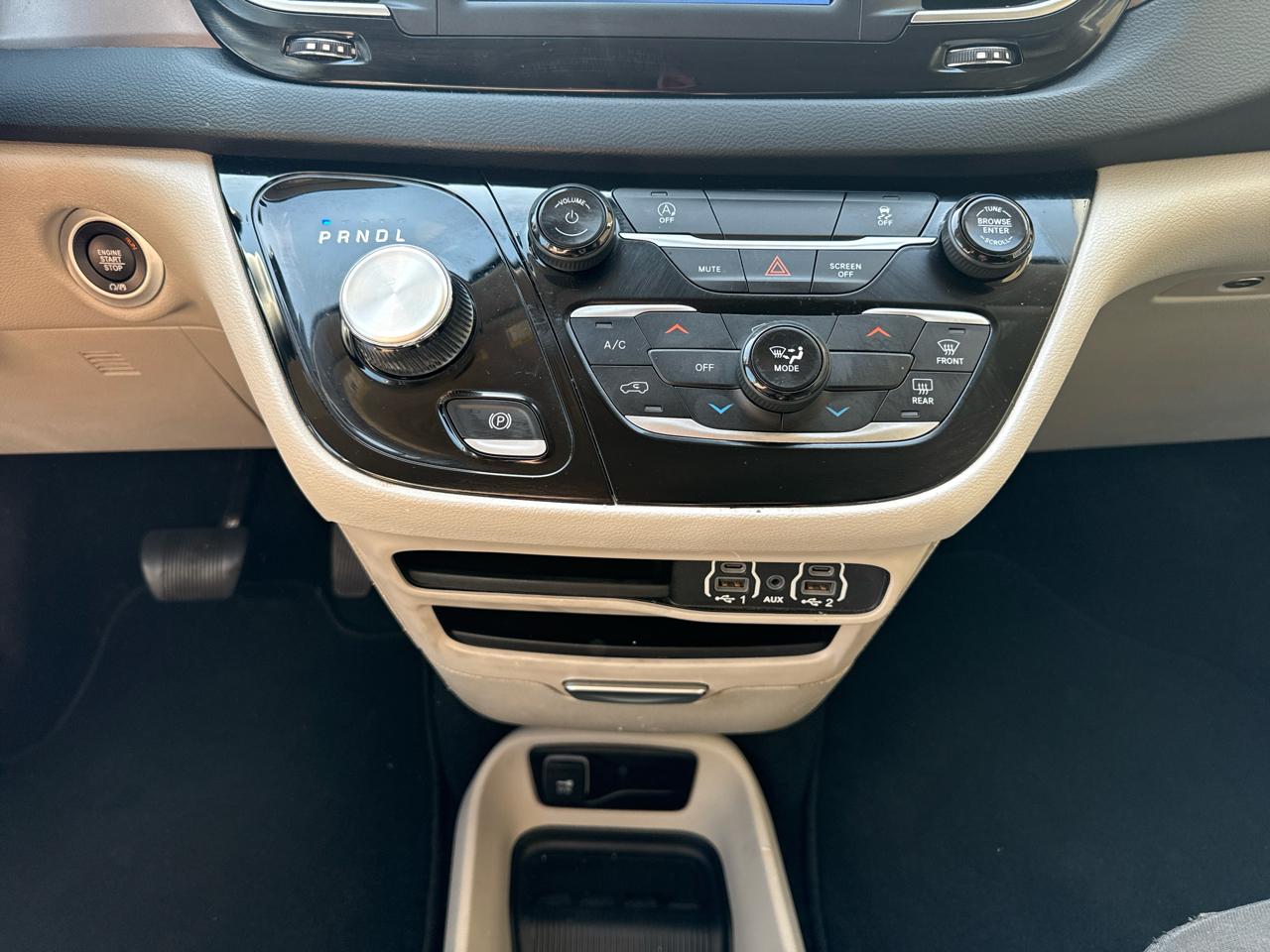 Chrysler Voyager LX 2023