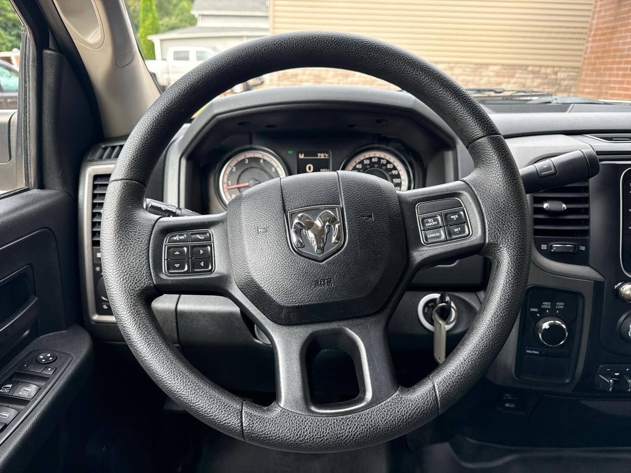 RAM 2500 Tradesman Crew Cab SWB 4WD 2017