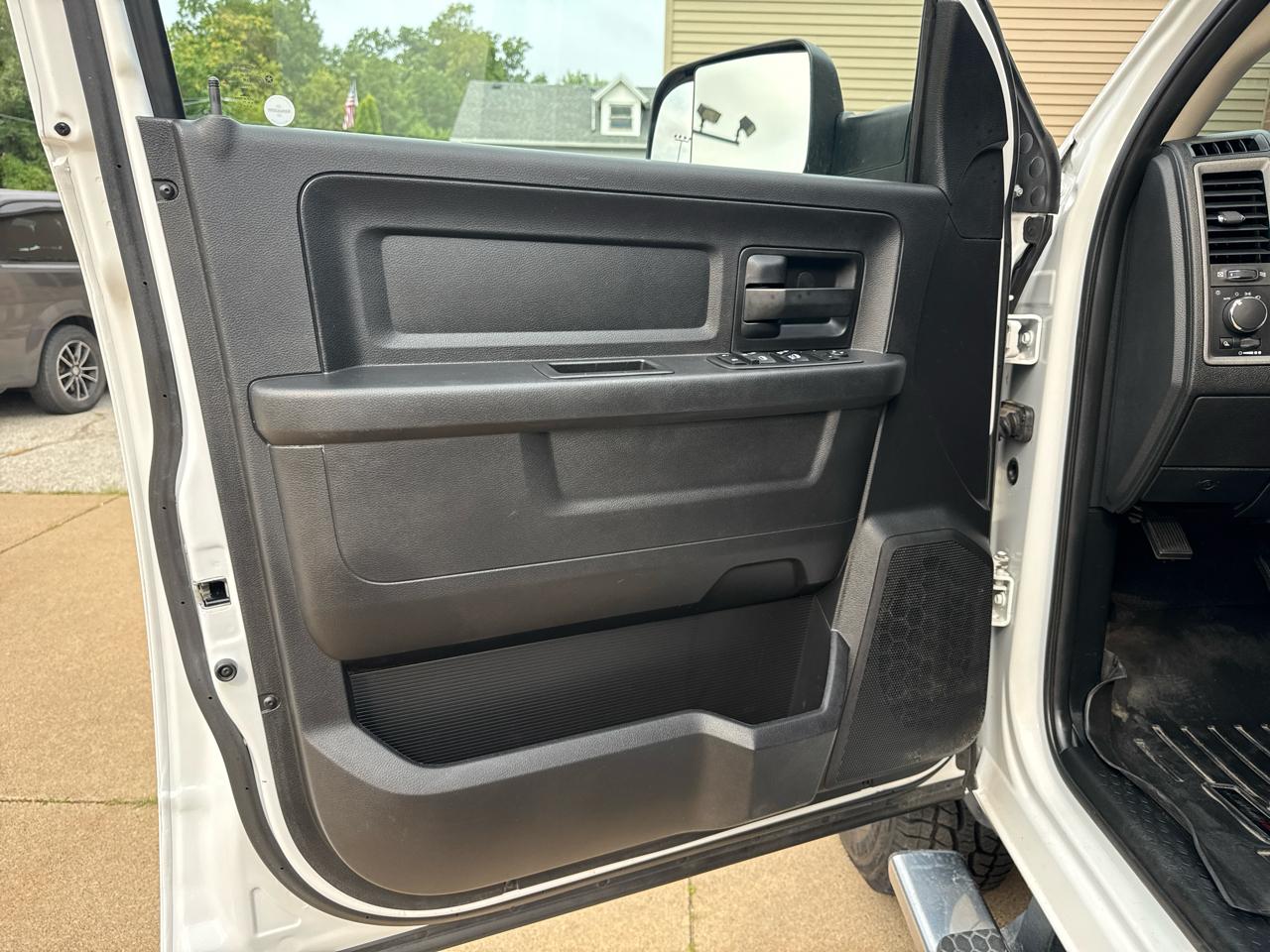 RAM 2500 Tradesman Crew Cab SWB 4WD 2017