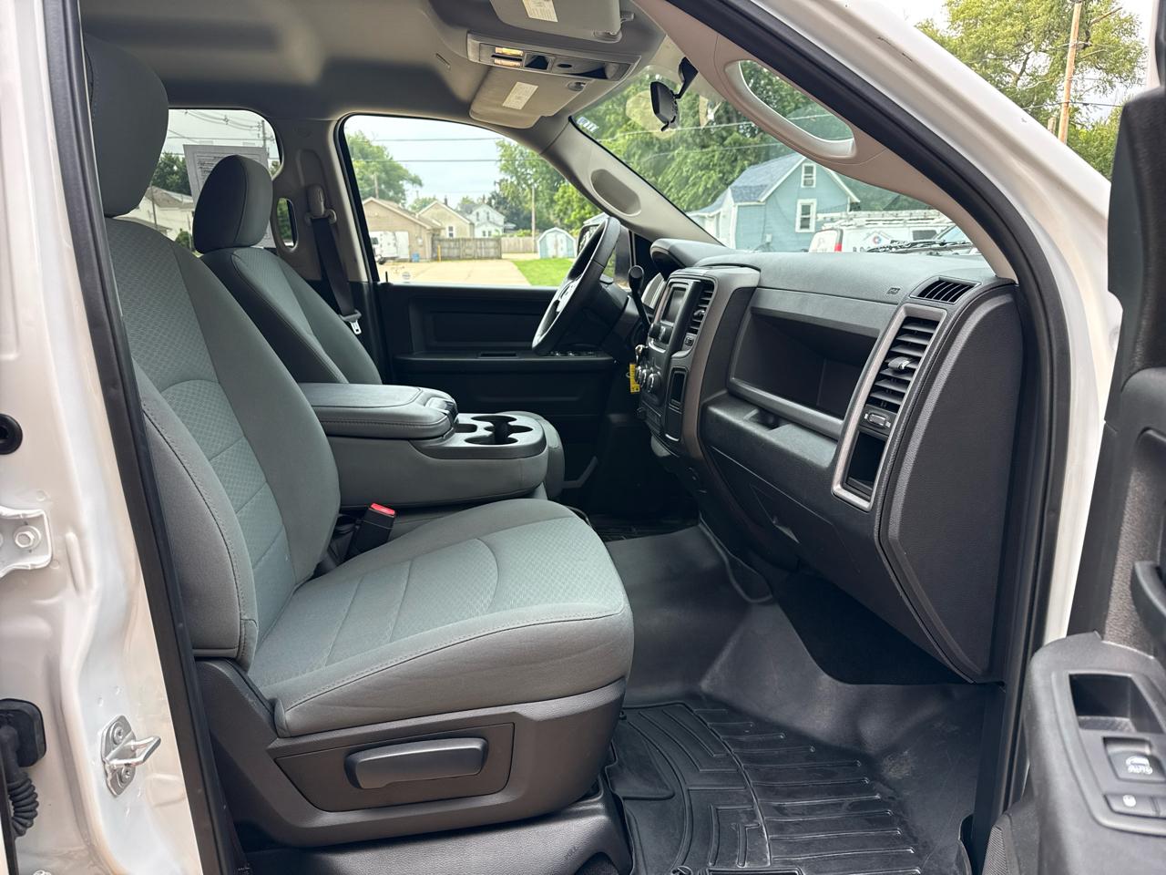 RAM 2500 Tradesman Crew Cab SWB 4WD 2017