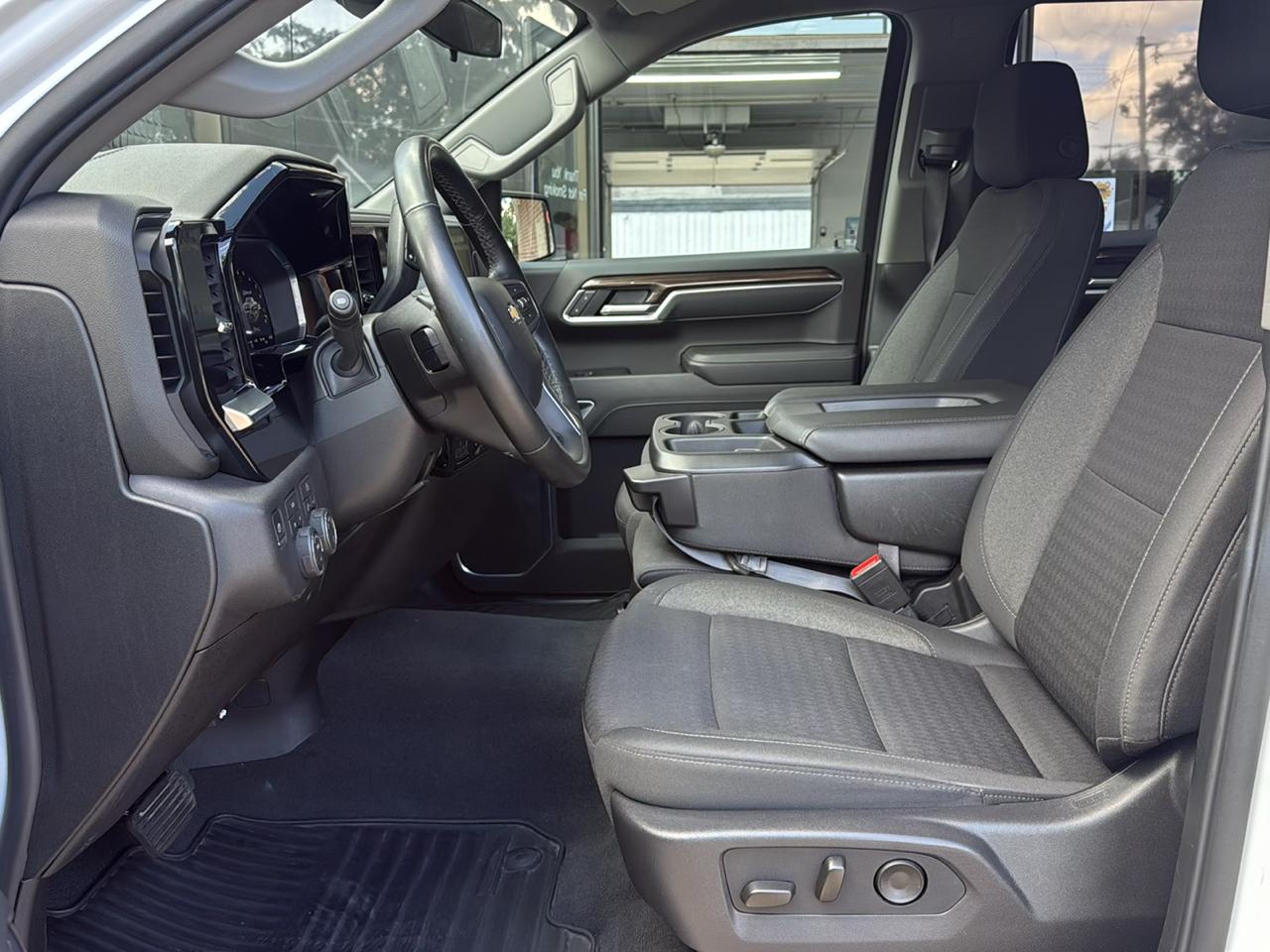 Chevrolet Silverado 1500 LT Crew Cab 4WD 2026
