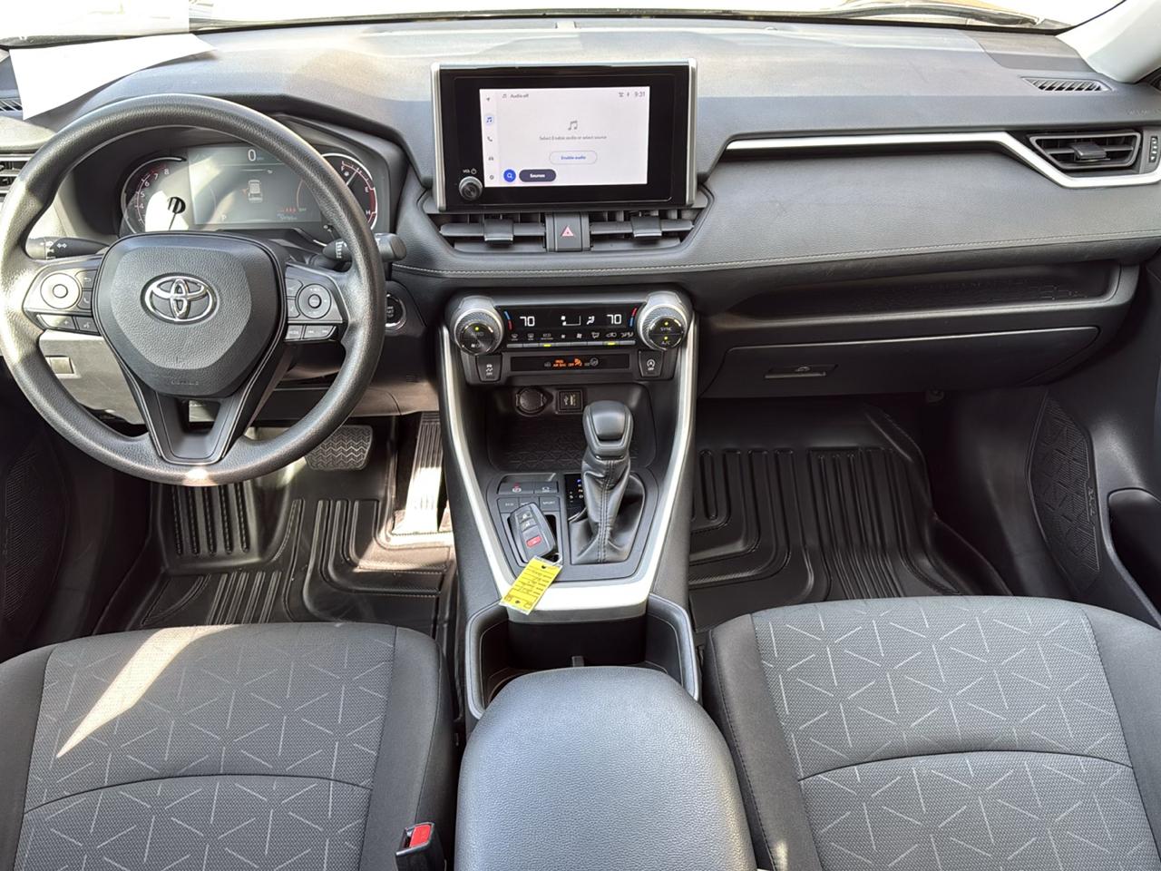 Toyota RAV4 XLE 2024