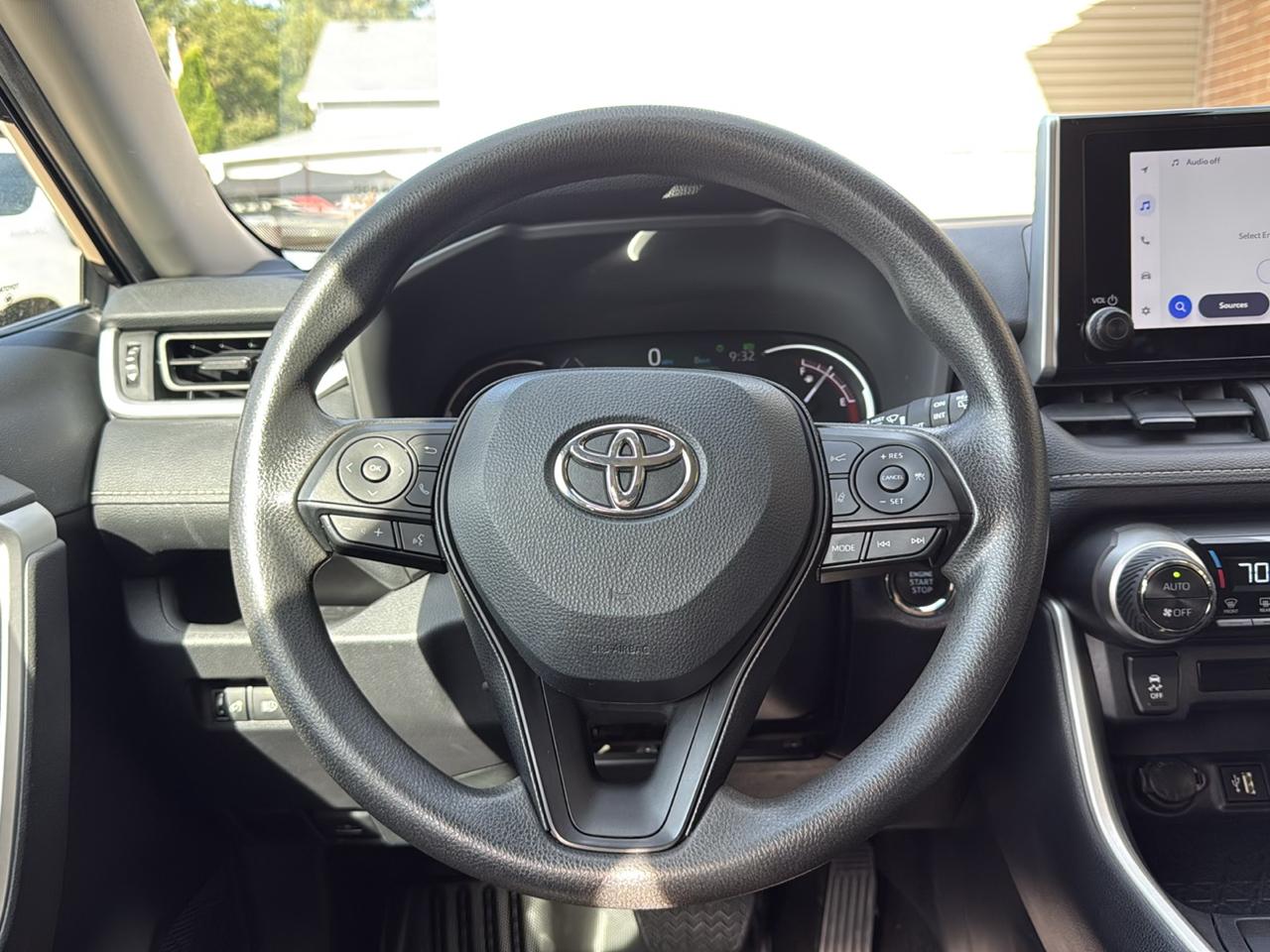 Toyota RAV4 XLE 2024