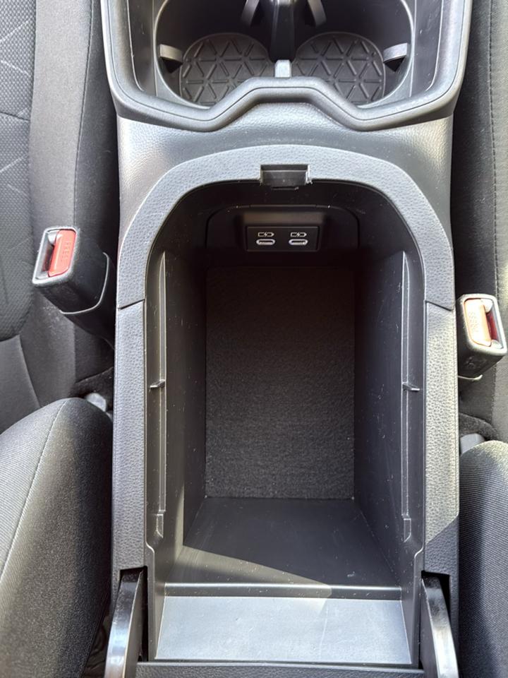 Toyota RAV4 XLE 2024