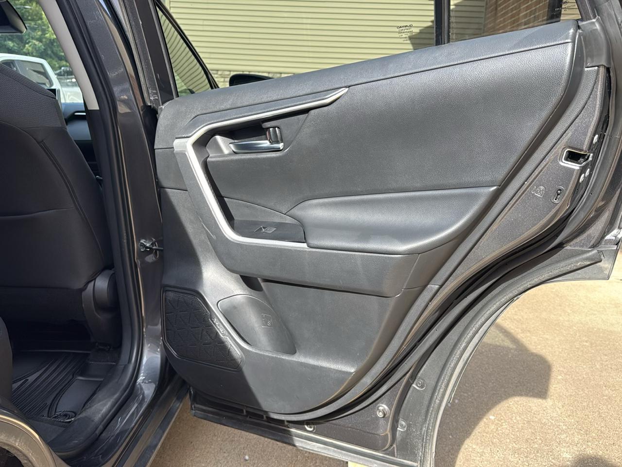 Toyota RAV4 XLE 2024