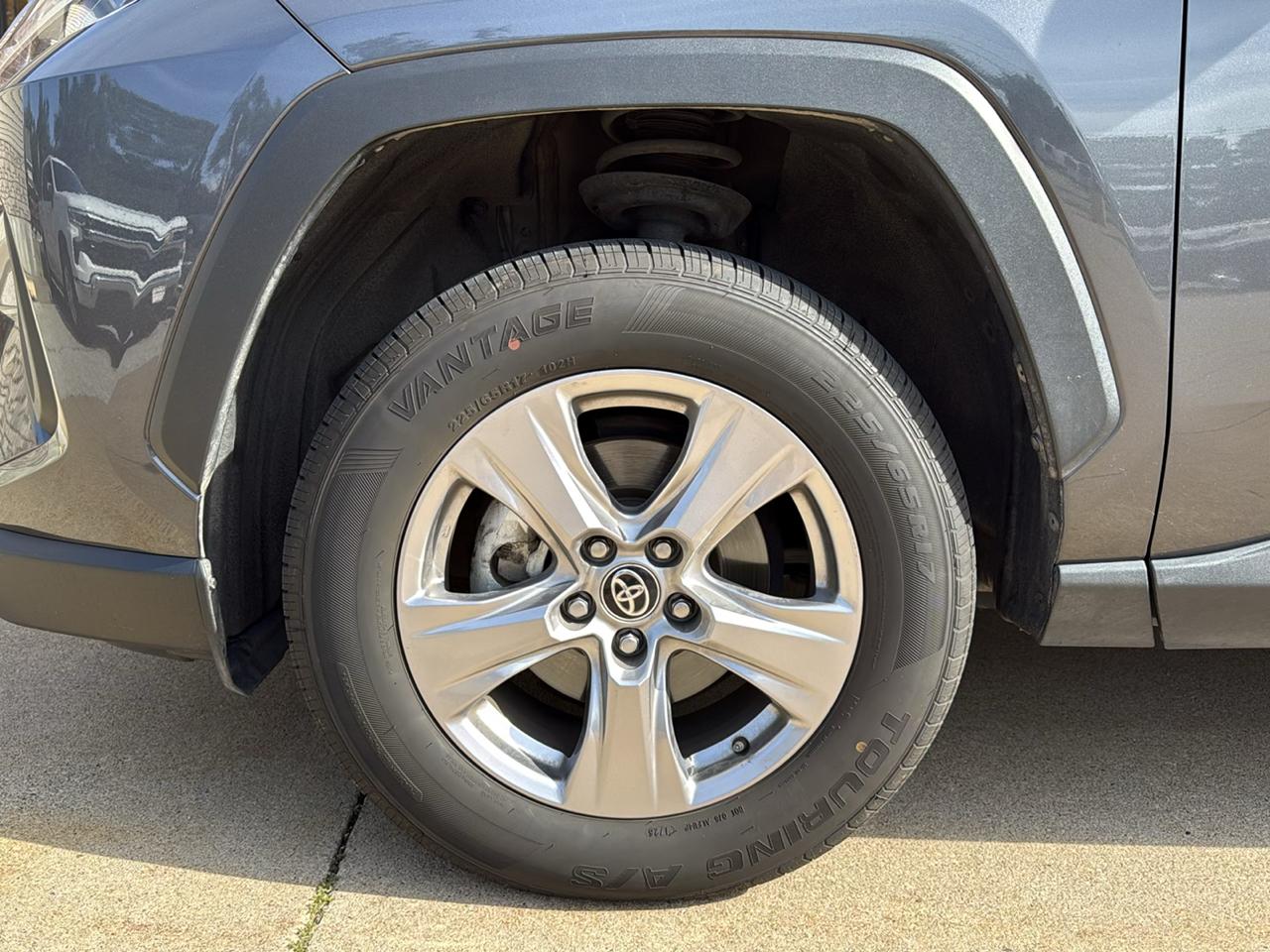 Toyota RAV4 XLE 2024
