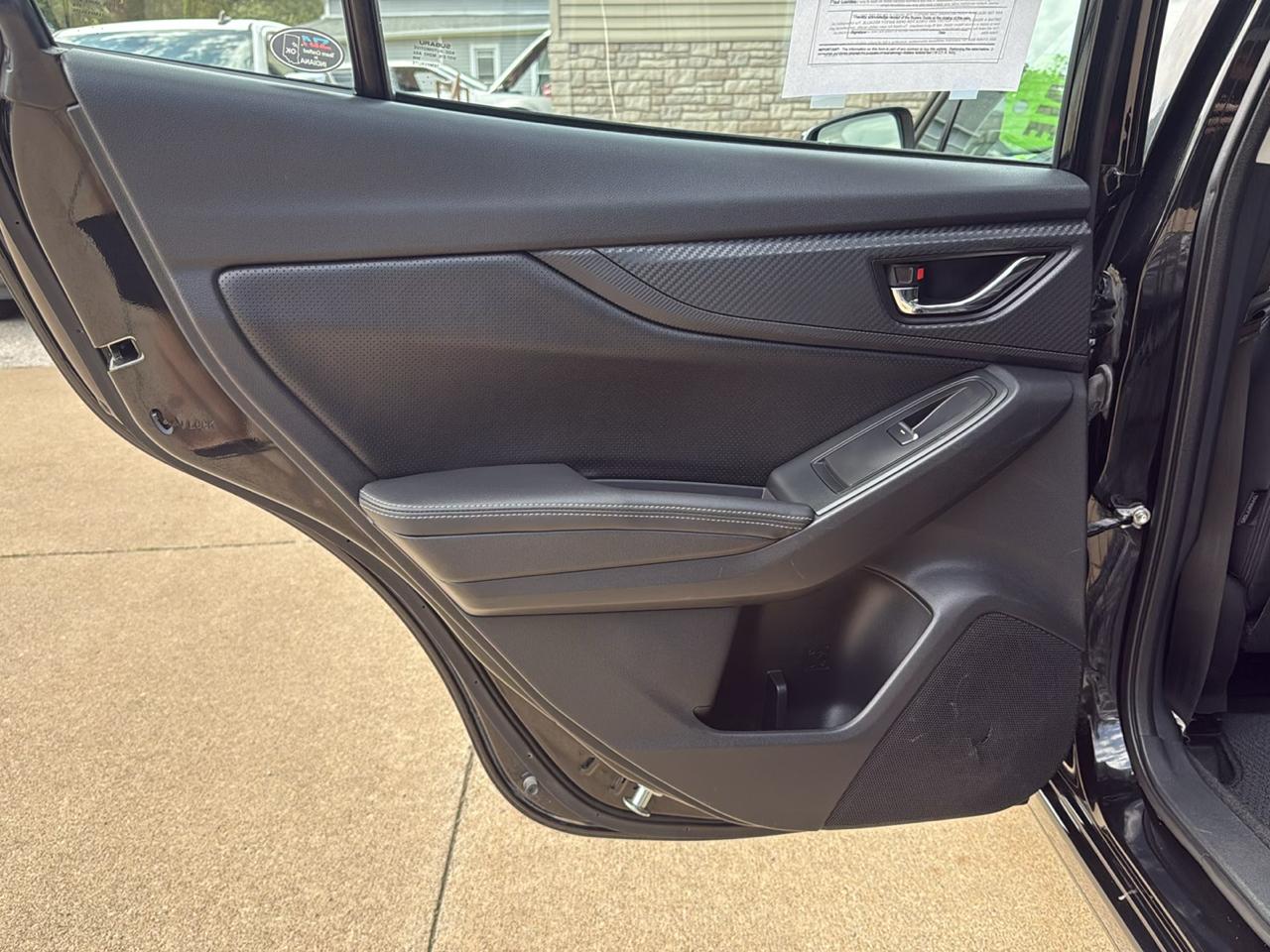 Subaru Impreza 2.0i Limited CVT 4-Door 2017