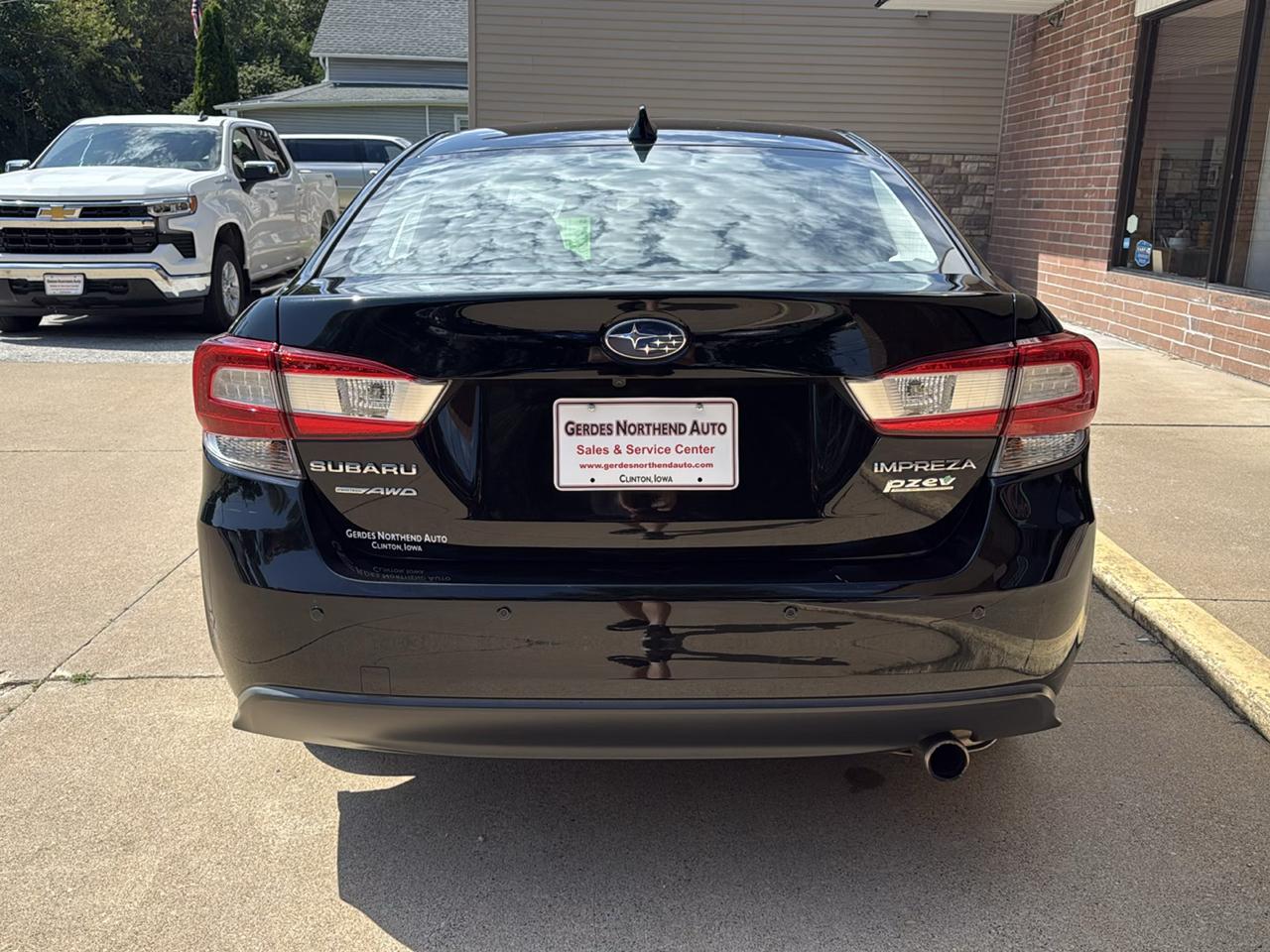 Subaru Impreza 2.0i Limited CVT 4-Door 2017