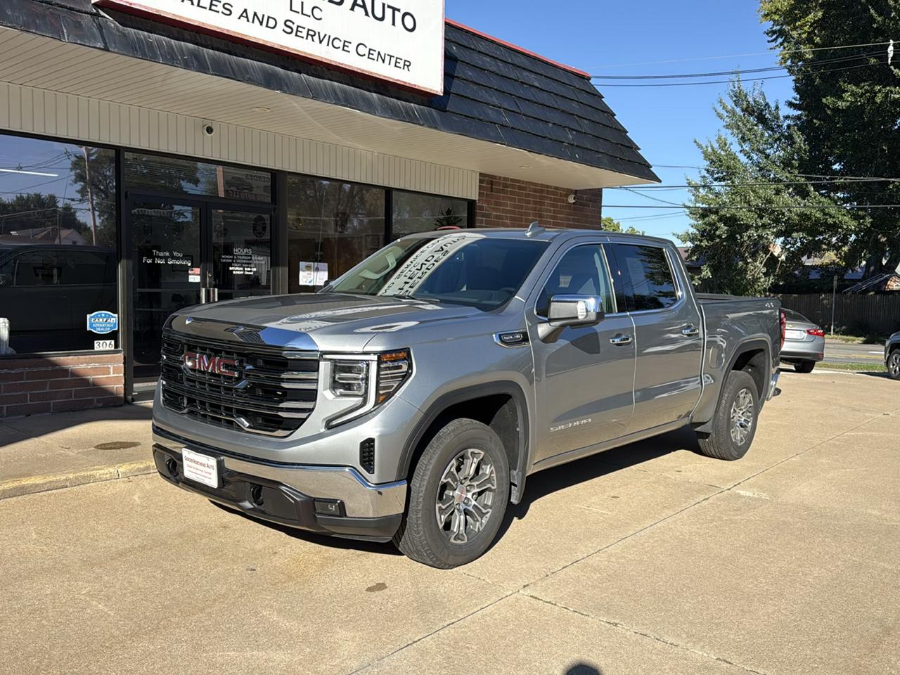 GMC Sierra 1500 SLT Crew Cab 4WD 2026