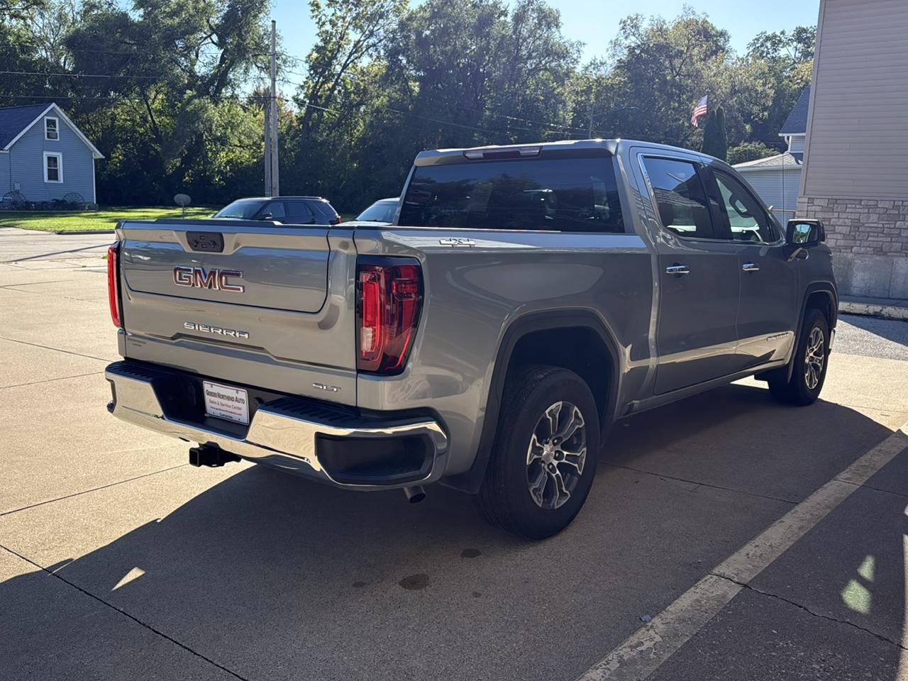 GMC Sierra 1500 SLT Crew Cab 4WD 2026