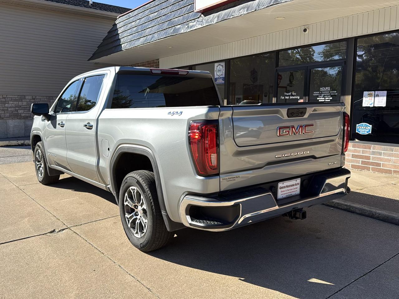 GMC Sierra 1500 SLT Crew Cab 4WD 2026