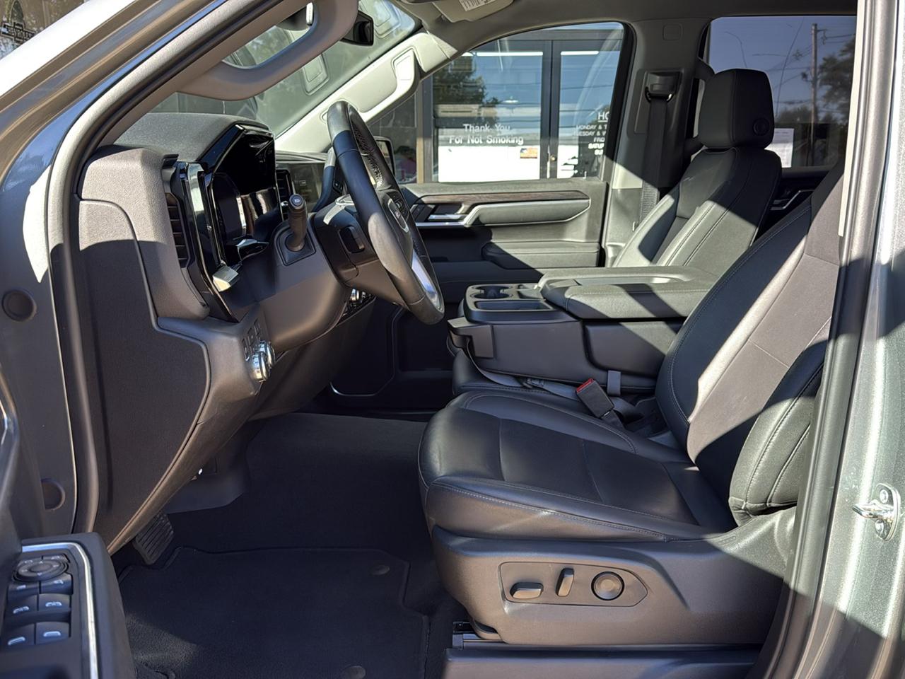 GMC Sierra 1500 SLT Crew Cab 4WD 2026