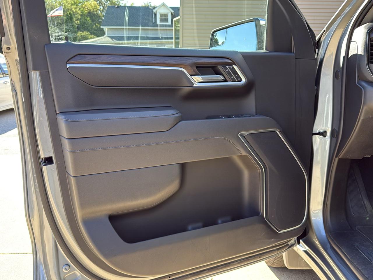 GMC Sierra 1500 SLT Crew Cab 4WD 2026