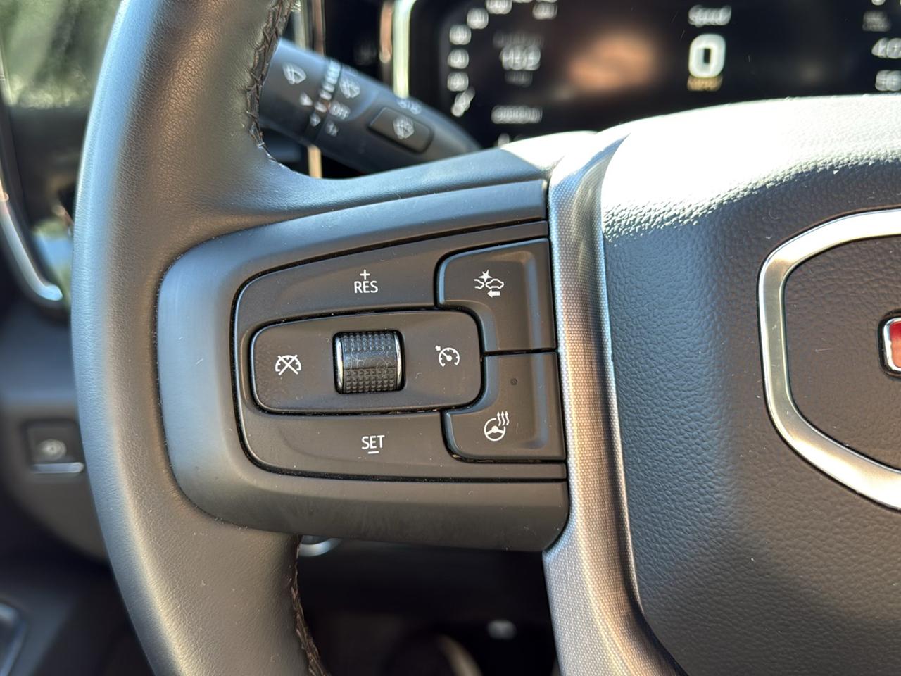 GMC Sierra 1500 SLT Crew Cab 4WD 2026