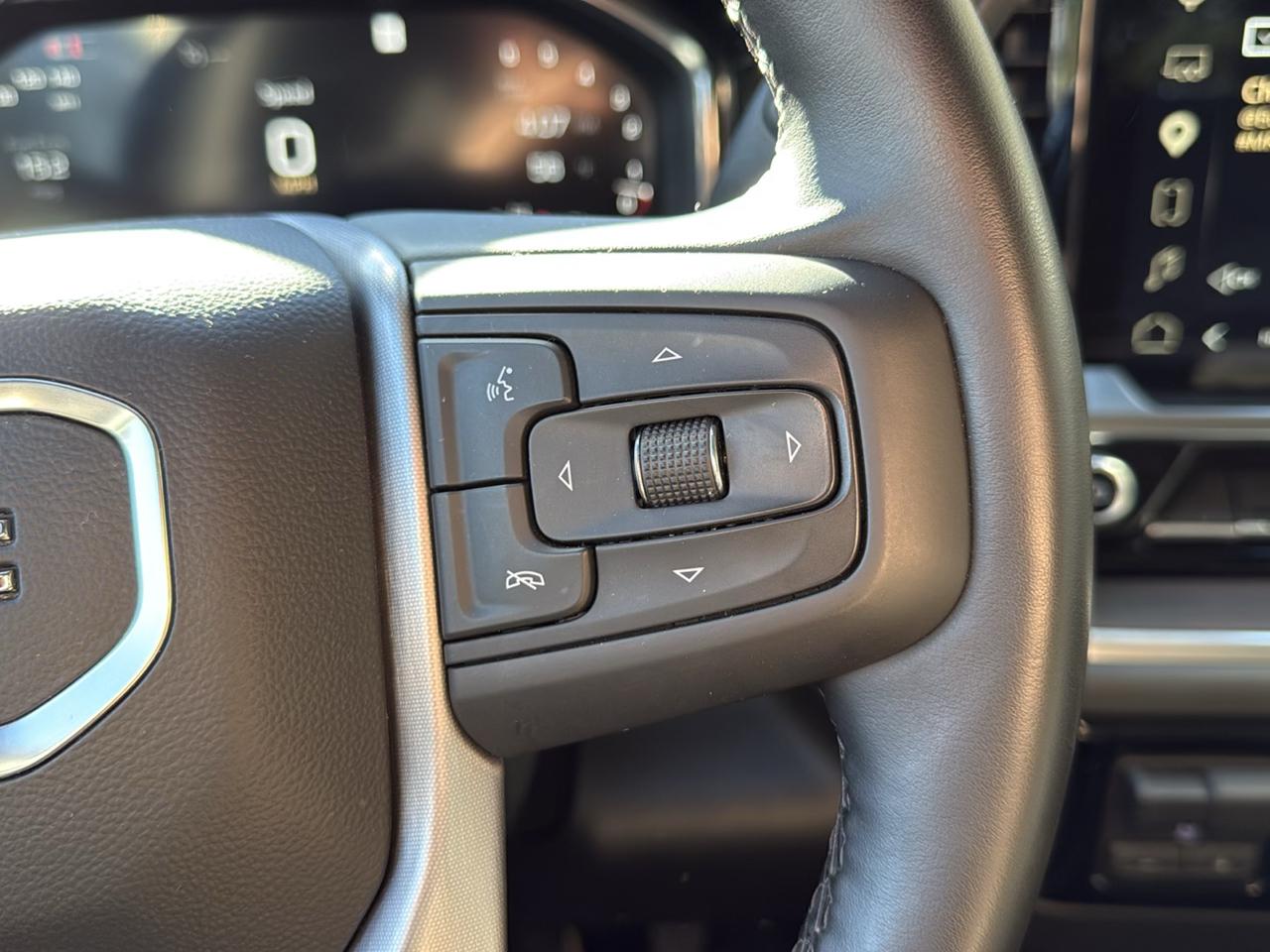 GMC Sierra 1500 SLT Crew Cab 4WD 2026