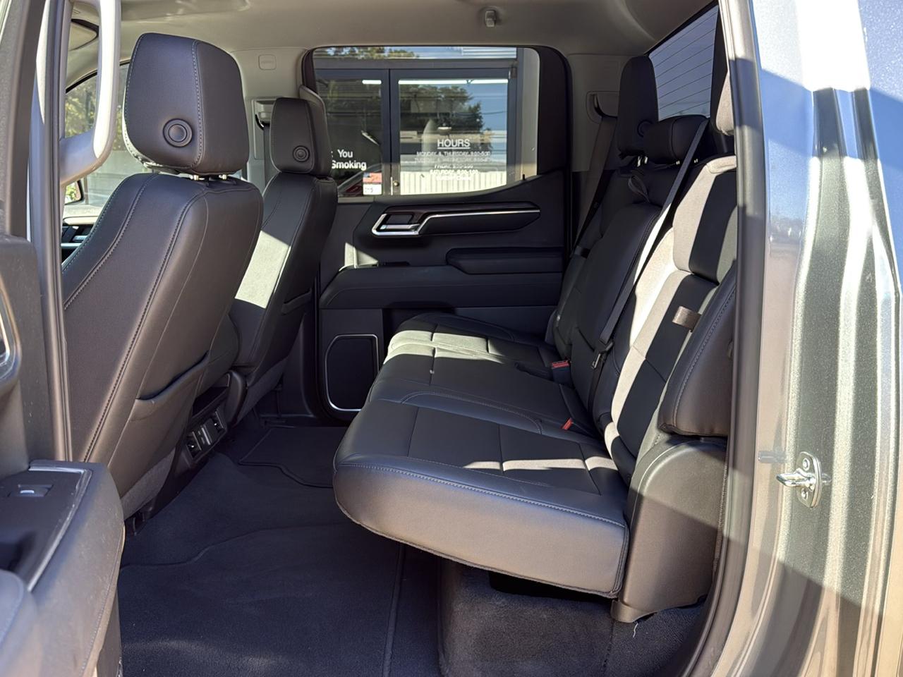 GMC Sierra 1500 SLT Crew Cab 4WD 2026