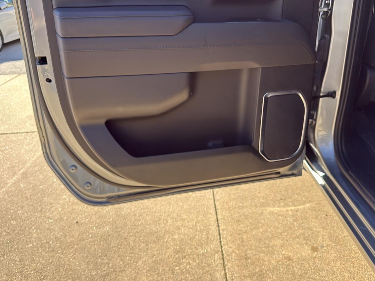 GMC Sierra 1500 SLT Crew Cab 4WD 2026