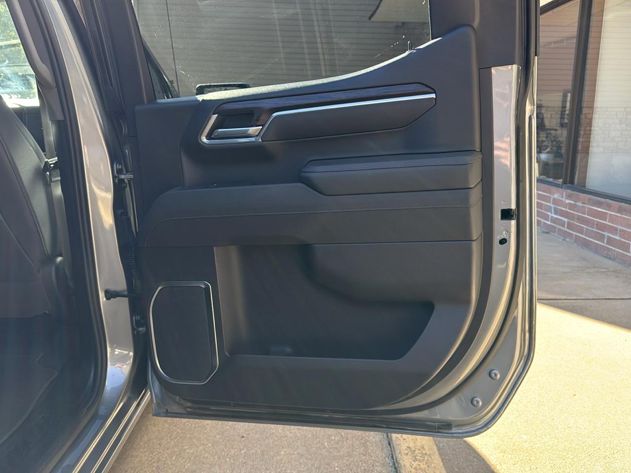 GMC Sierra 1500 SLT Crew Cab 4WD 2026