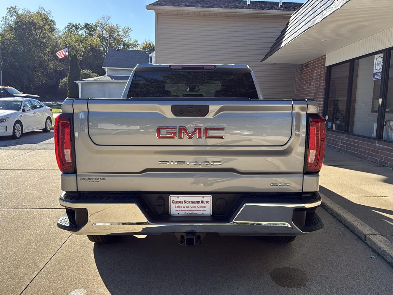 GMC Sierra 1500 SLT Crew Cab 4WD 2026
