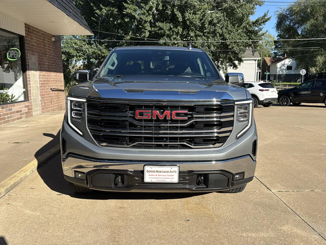 GMC Sierra 1500 SLT Crew Cab 4WD 2026