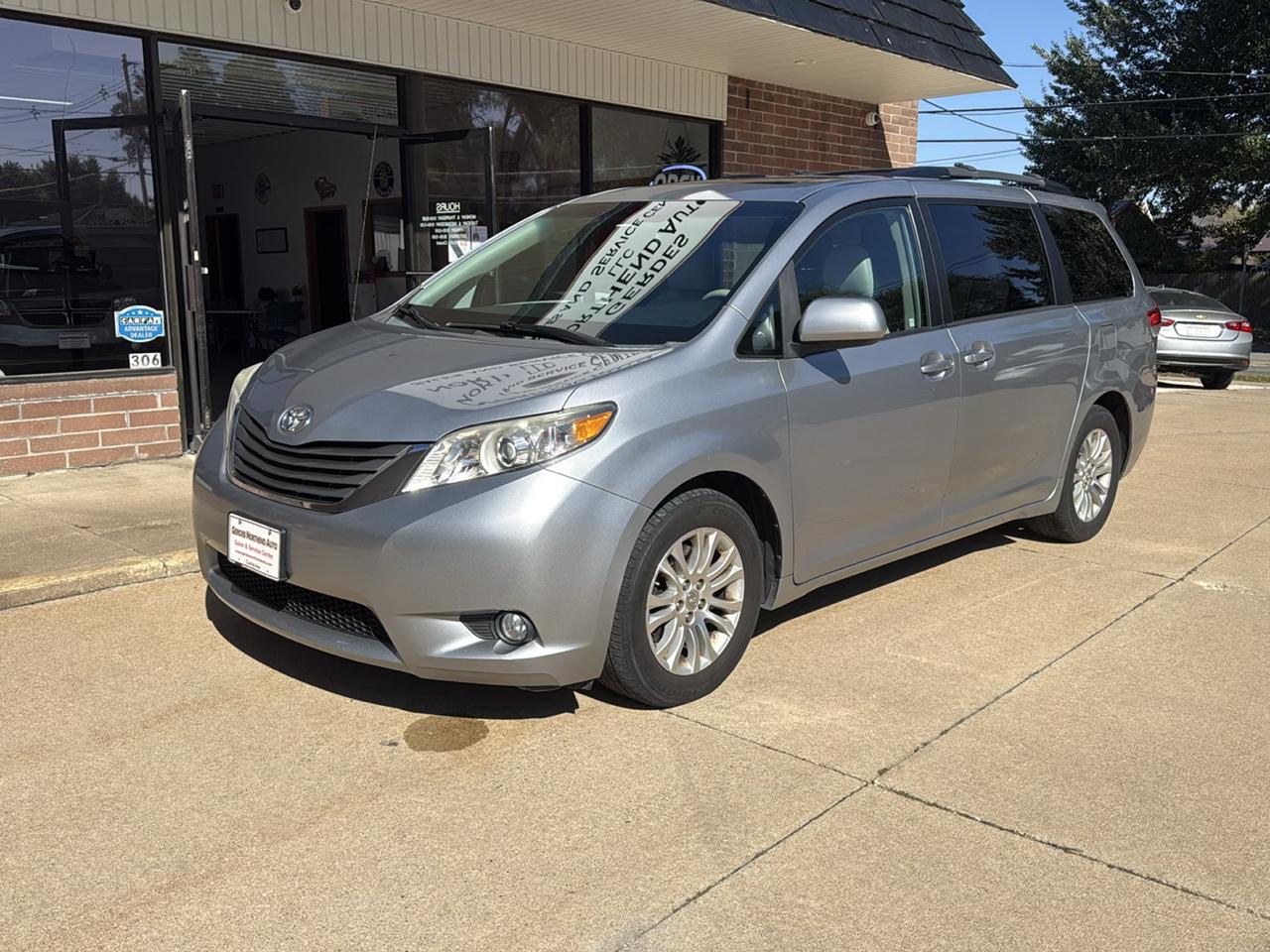 Toyota Sienna XLE FWD 8-Passenger V6 2012