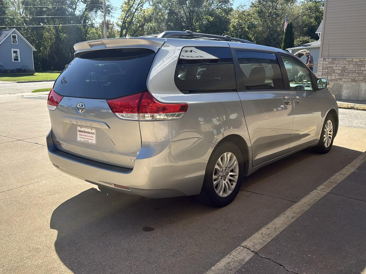 Toyota Sienna XLE FWD 8-Passenger V6 2012