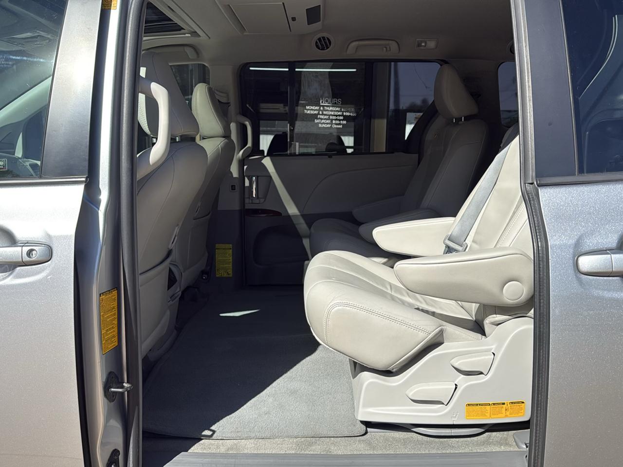 Toyota Sienna XLE FWD 8-Passenger V6 2012