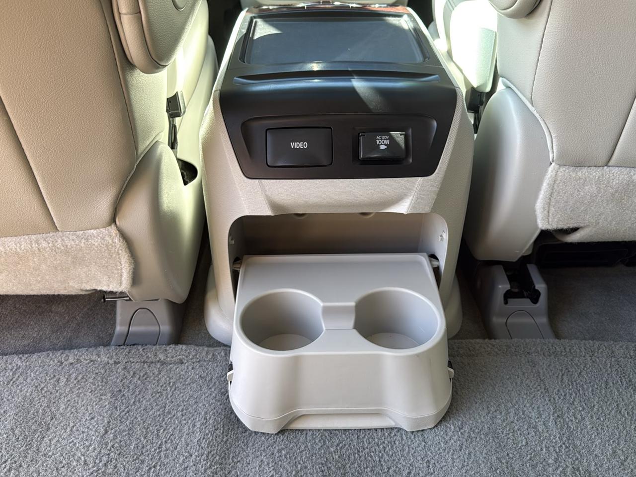 Toyota Sienna XLE FWD 8-Passenger V6 2012