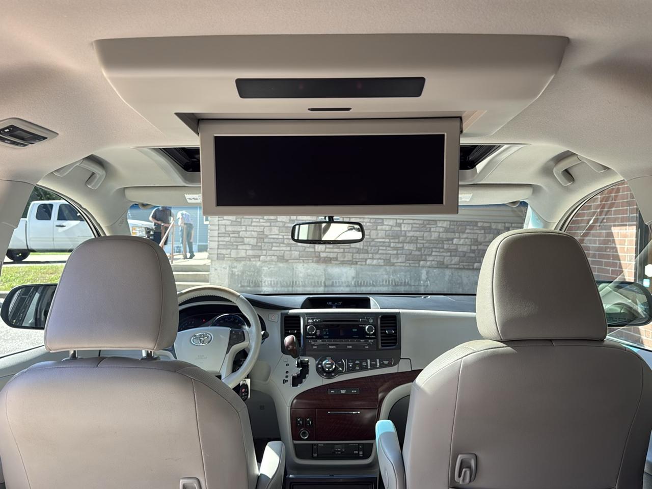 Toyota Sienna XLE FWD 8-Passenger V6 2012