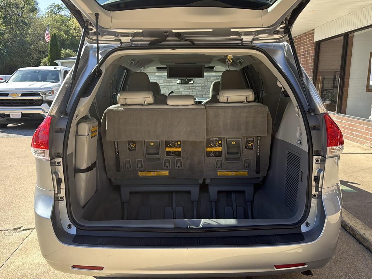 Toyota Sienna XLE FWD 8-Passenger V6 2012
