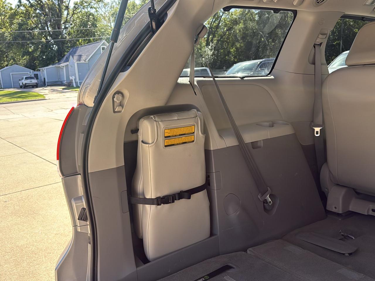 Toyota Sienna XLE FWD 8-Passenger V6 2012