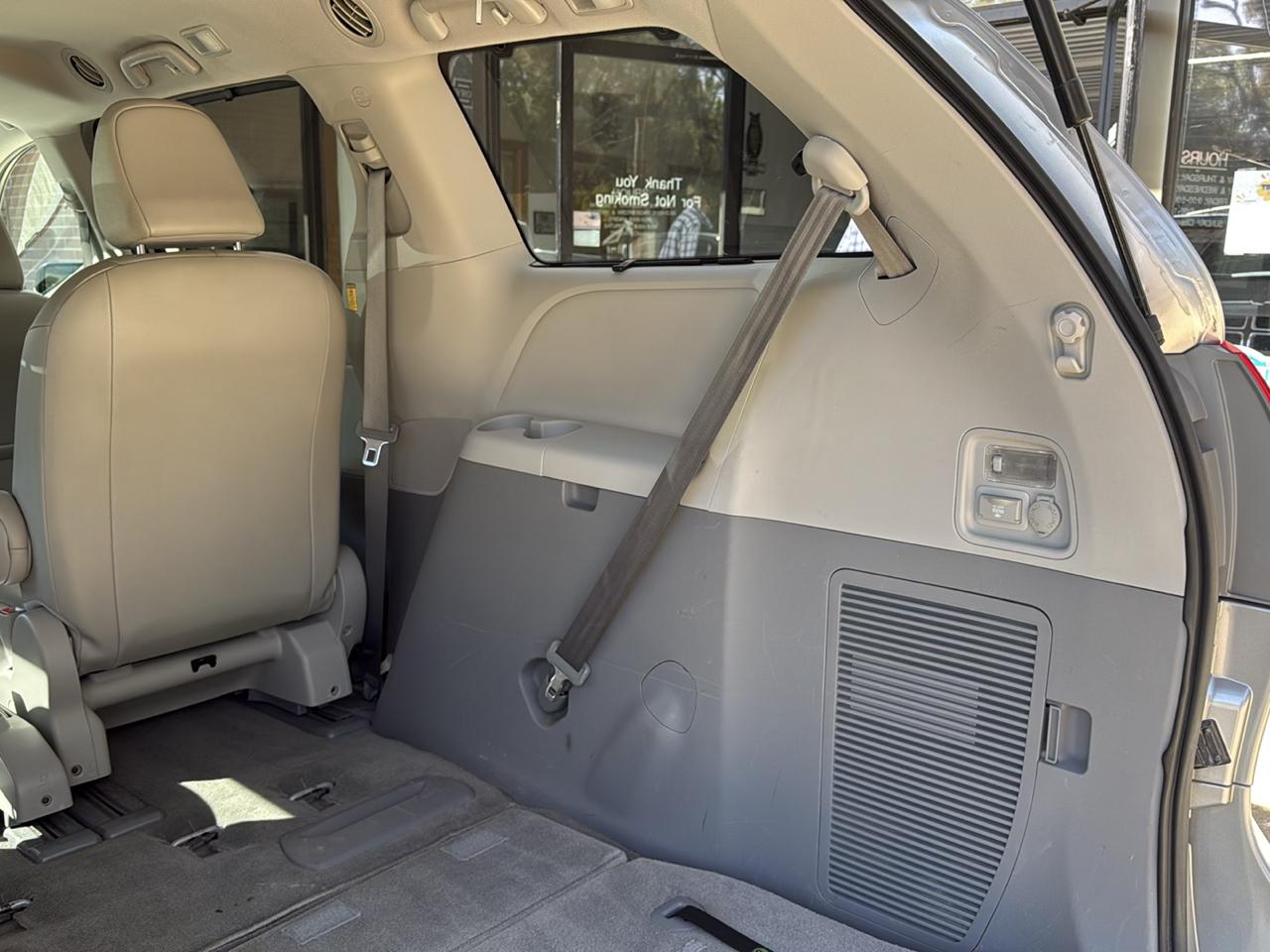 Toyota Sienna XLE FWD 8-Passenger V6 2012