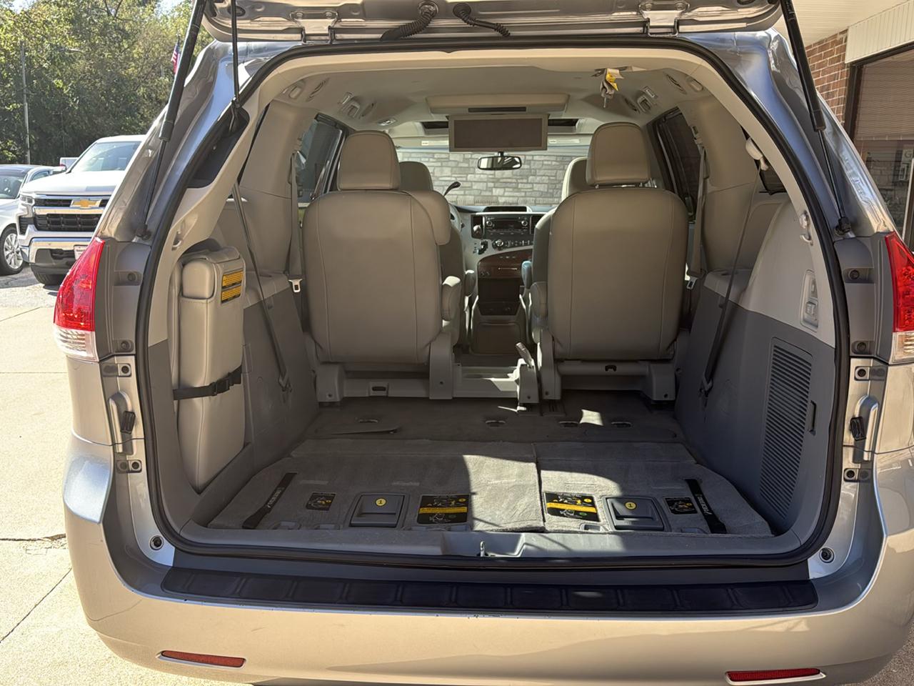 Toyota Sienna XLE FWD 8-Passenger V6 2012