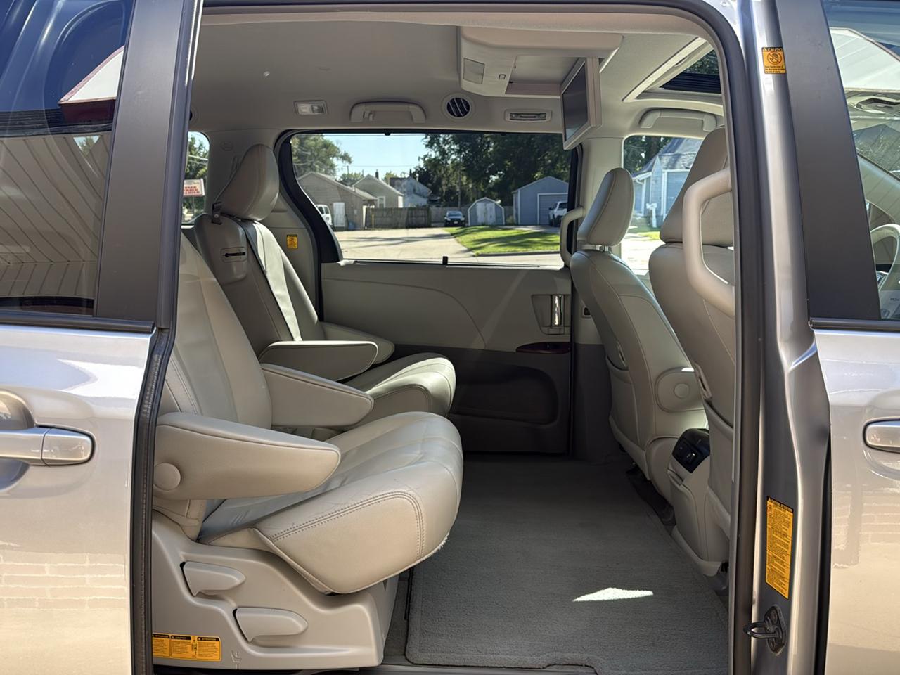 Toyota Sienna XLE FWD 8-Passenger V6 2012