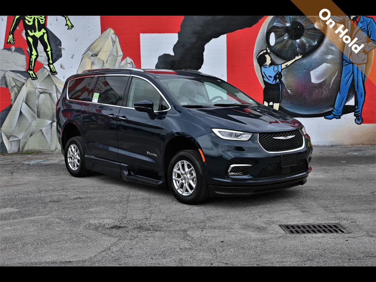 2021 Chrysler Pacifica Touring L's photo