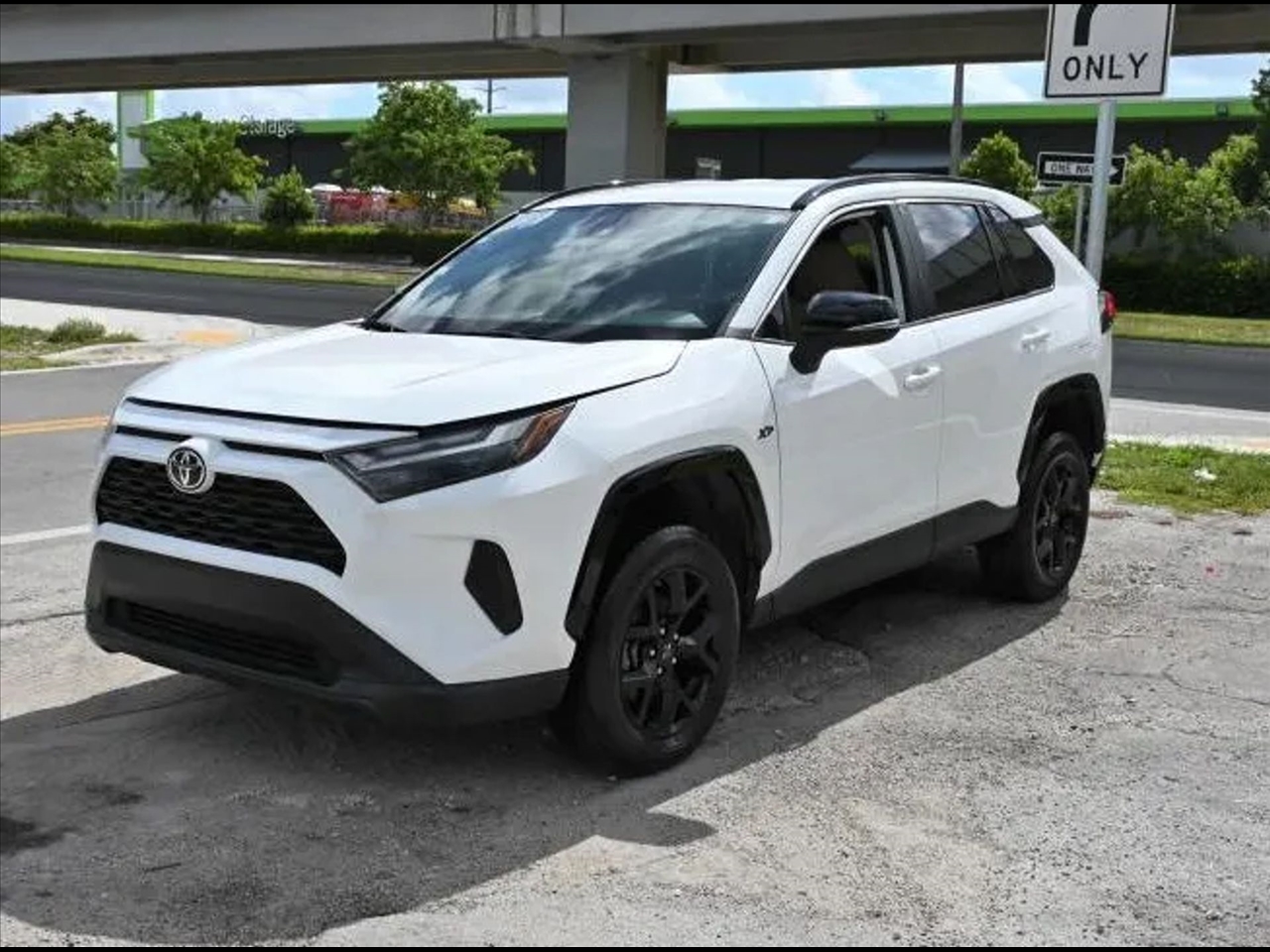 2022 Toyota RAV4 XLE Sport Utility 4D