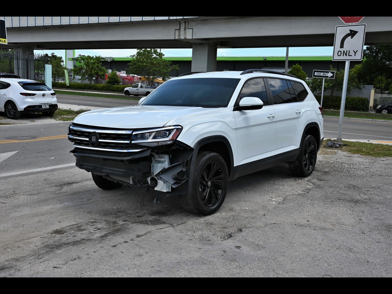 2022 Volkswagen Atlas SE w/Tech Pkg Sport Utility 4D